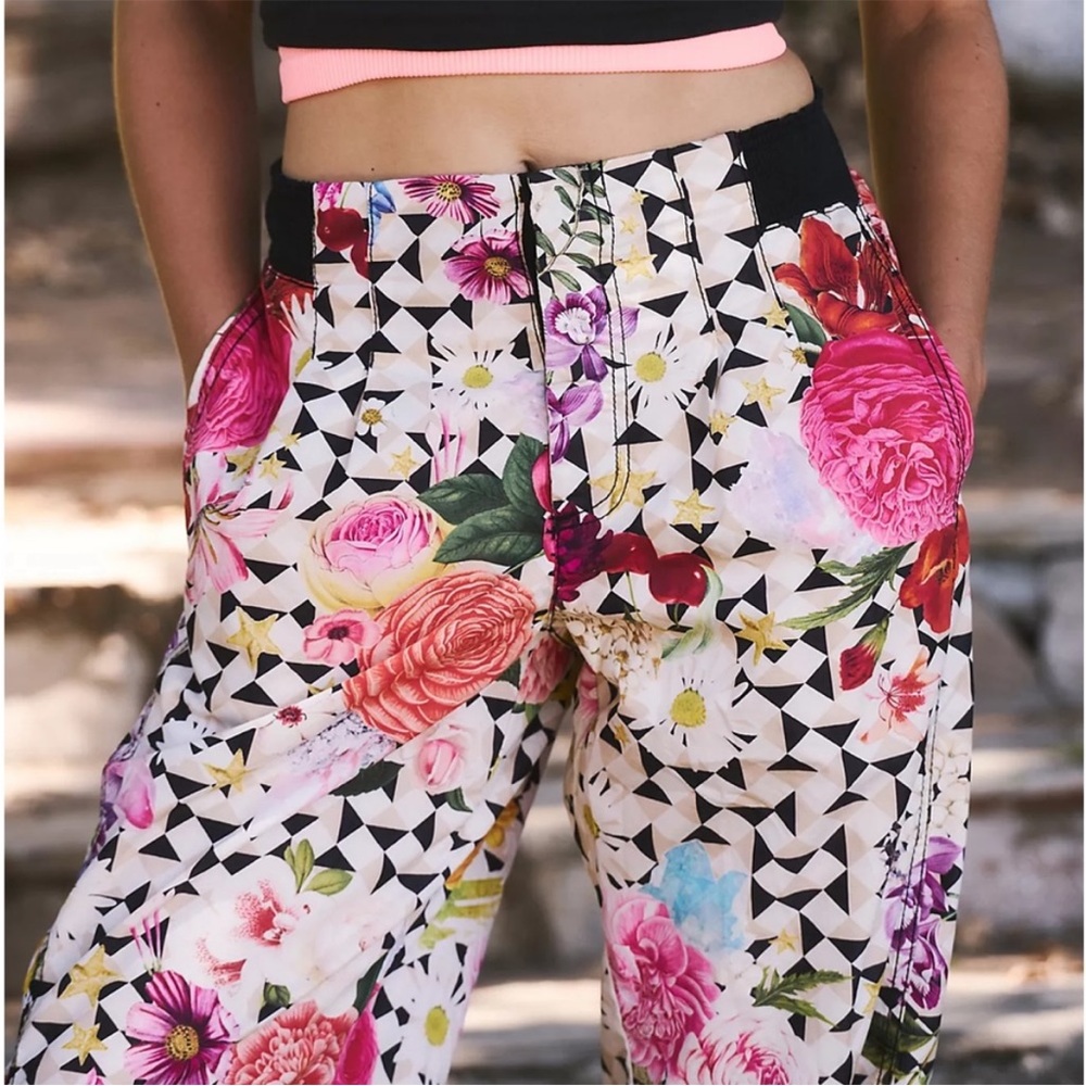 NWT Free People Mesmerize me floral cargo pants